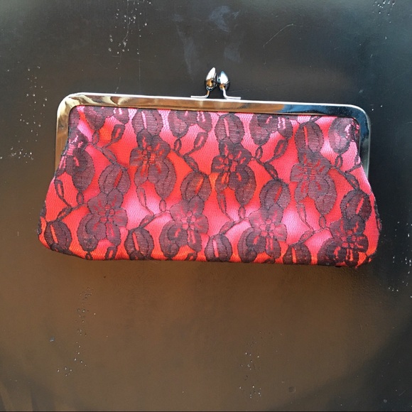 Vintage Laila Rowe Red and Black Lace Clutch - Picture 4 of 8